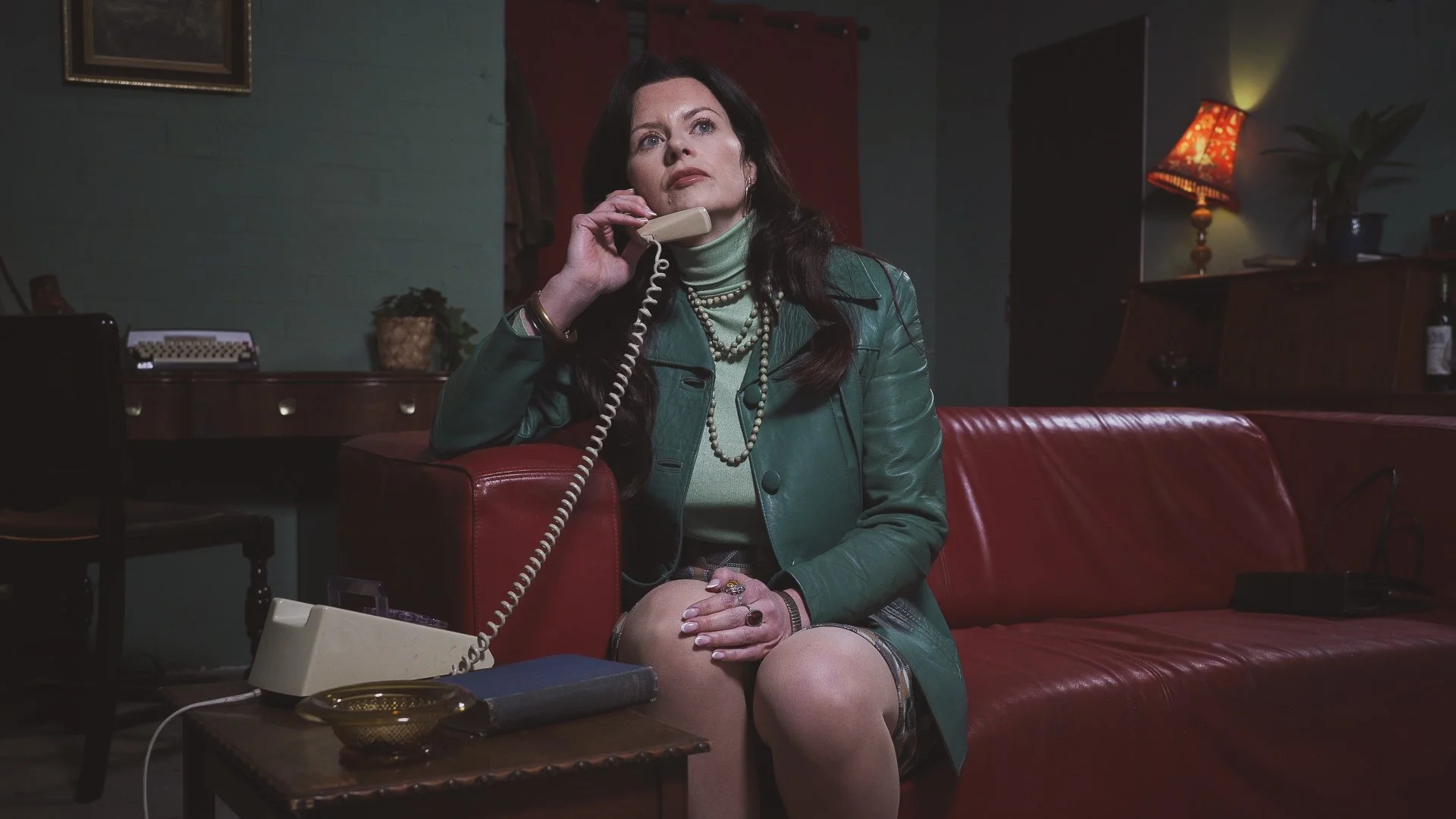 @jessicasinbabestation being absolutely iconic on set yesterday. 

#indiefilm #horror #vintage #vintagefashion