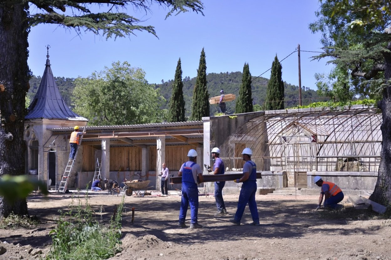 petit-paradis-personnel-creation-hebergement-caractere-var-restauration-construction.jpg