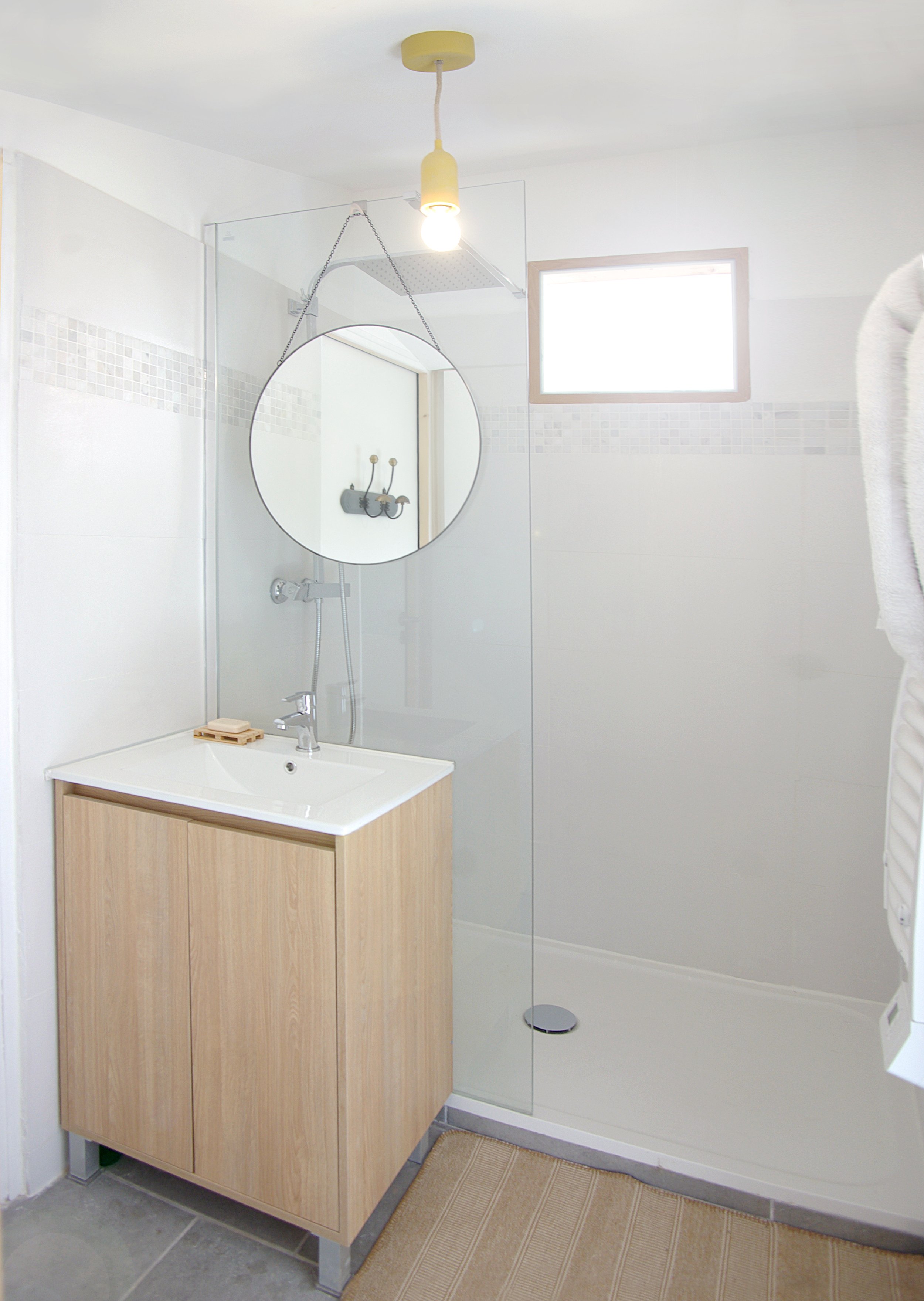 petit-pentaous-t2-aix-provence-Salle-Bain.jpg
