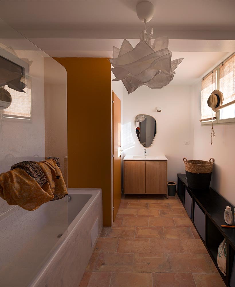 rehabilitation-maison-la-ciotat-salle-bain.jpg