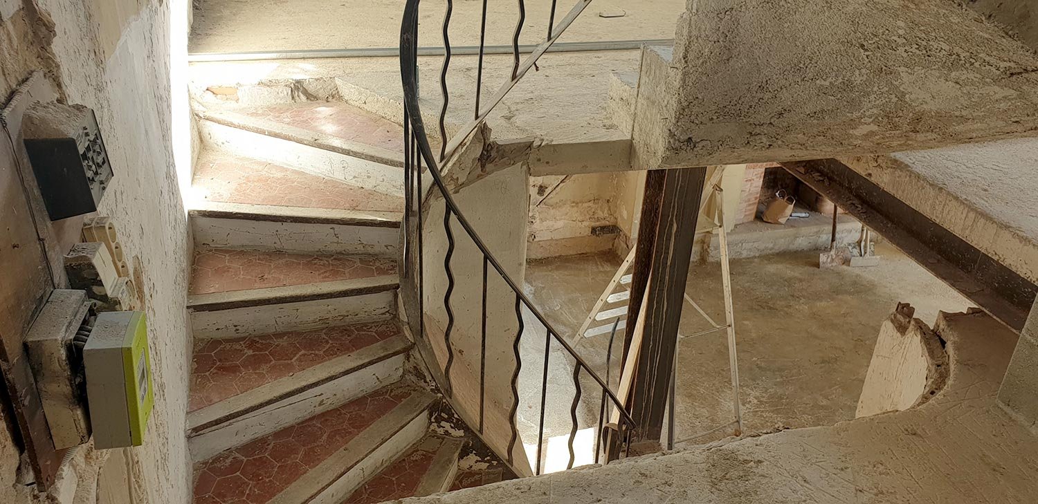 rehabilitation-maison-la-ciotat-escalier.jpg