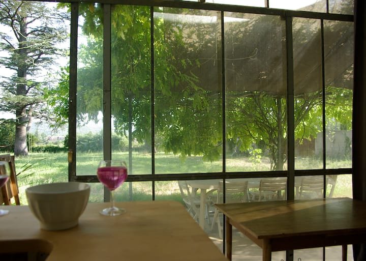 petit-paradis-personnel-creation-hebergement-caractere-var-vue-jardin.jpeg