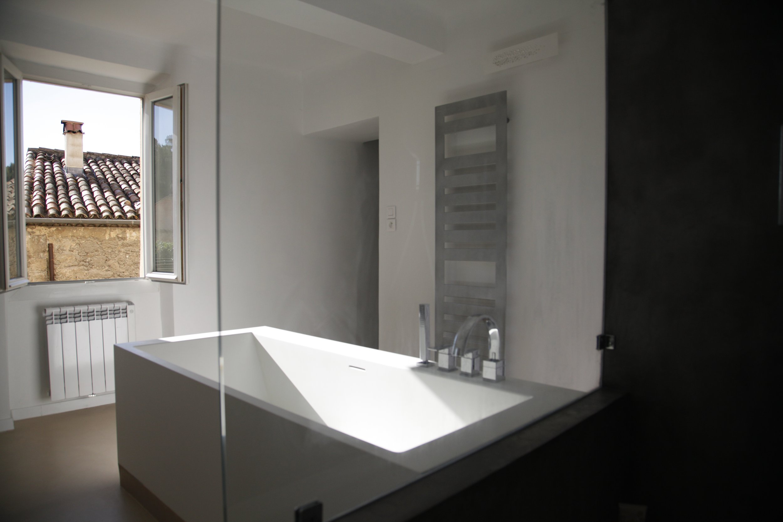 maison-provencale-meyrargues-baignoire.JPG