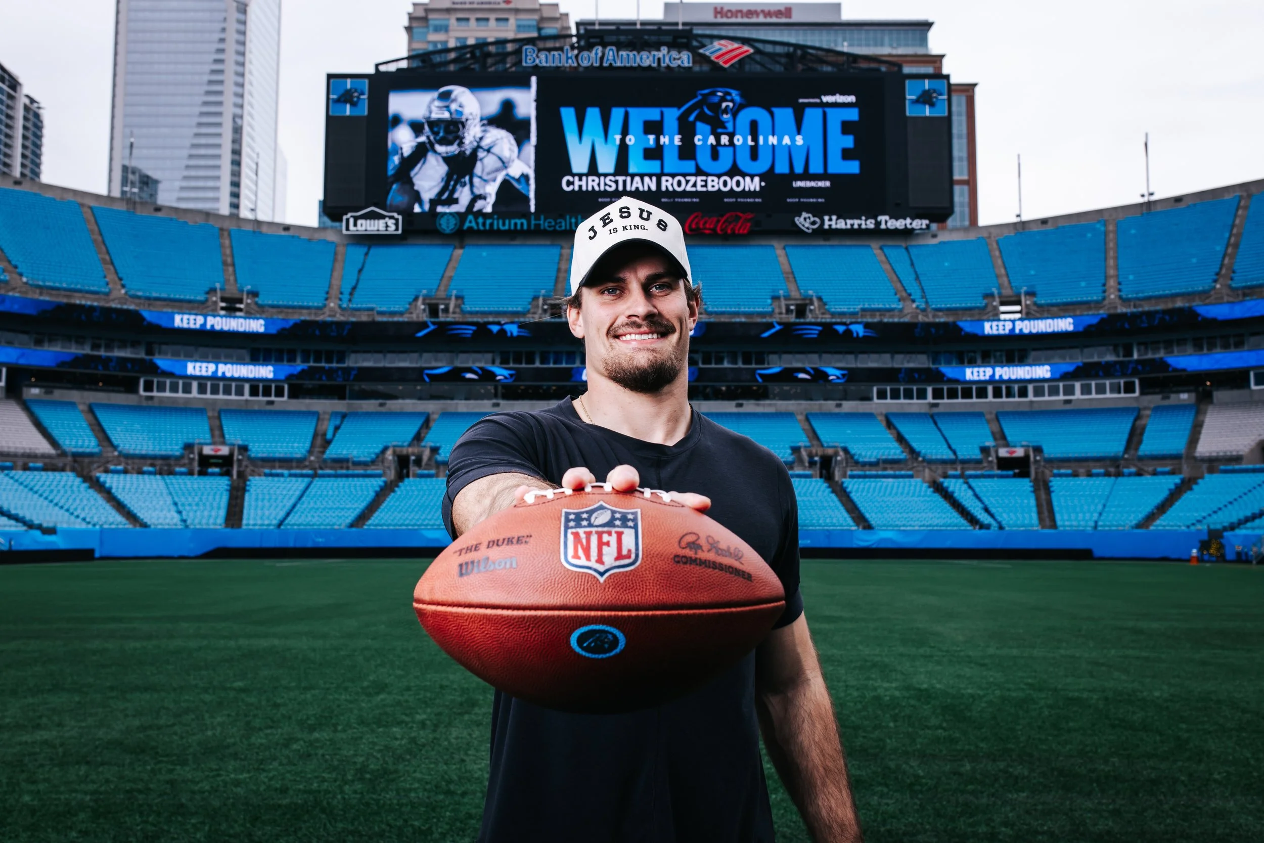 031325_FreeAgent_SigningDay1_AH_Originals-4332.jpg