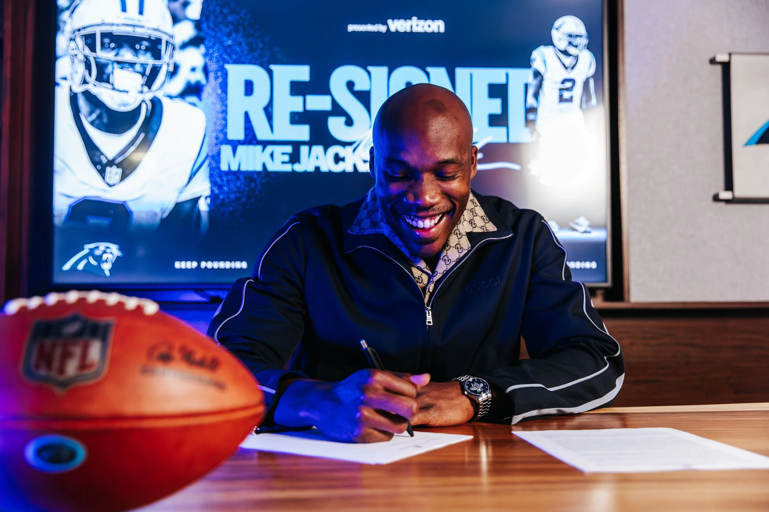 031225_MikeJackson_ReSigning_AH_Originals-.jpg