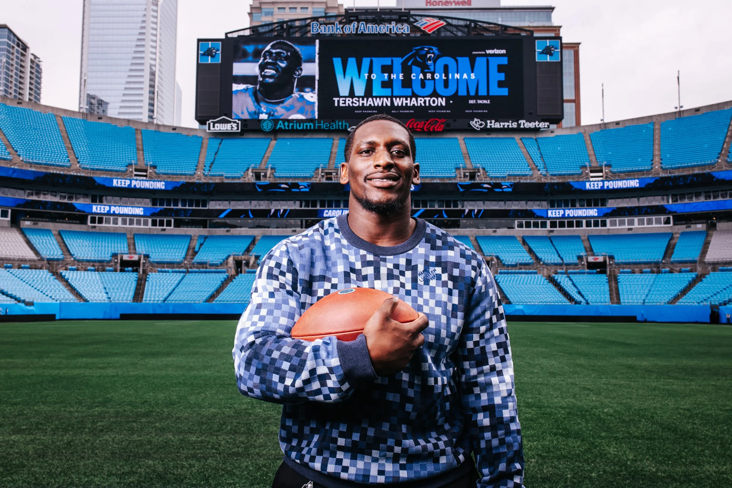 031325_FreeAgent_SigningDay1_AH_Originals-4187.jpg