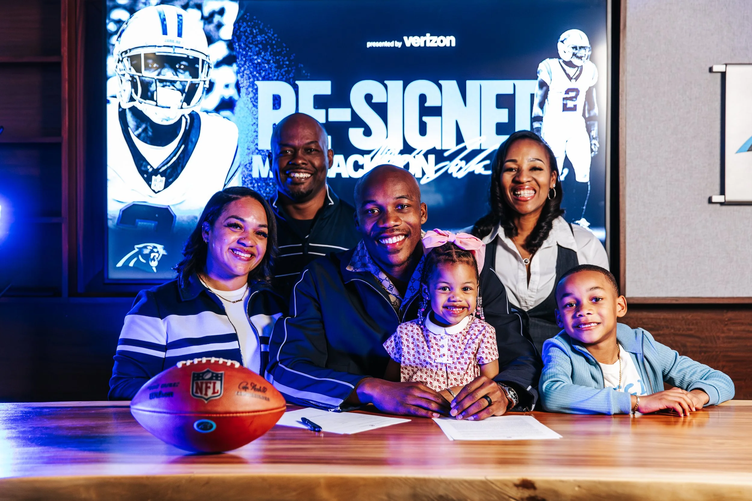 031225_MikeJackson_ReSigning_AH_Originals--9.jpg