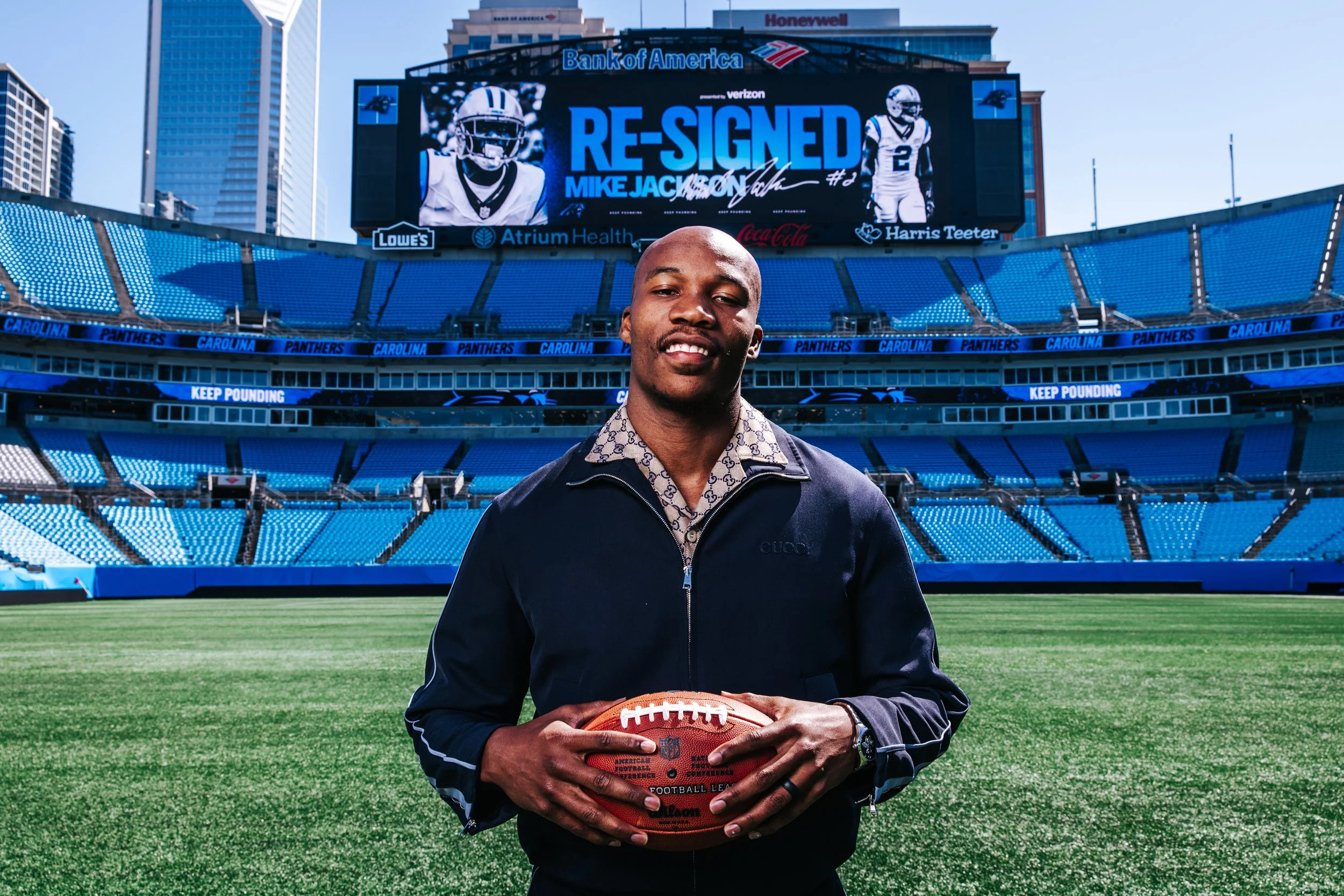 031225_MikeJackson_ReSigning_AH_Originals-3890.jpg