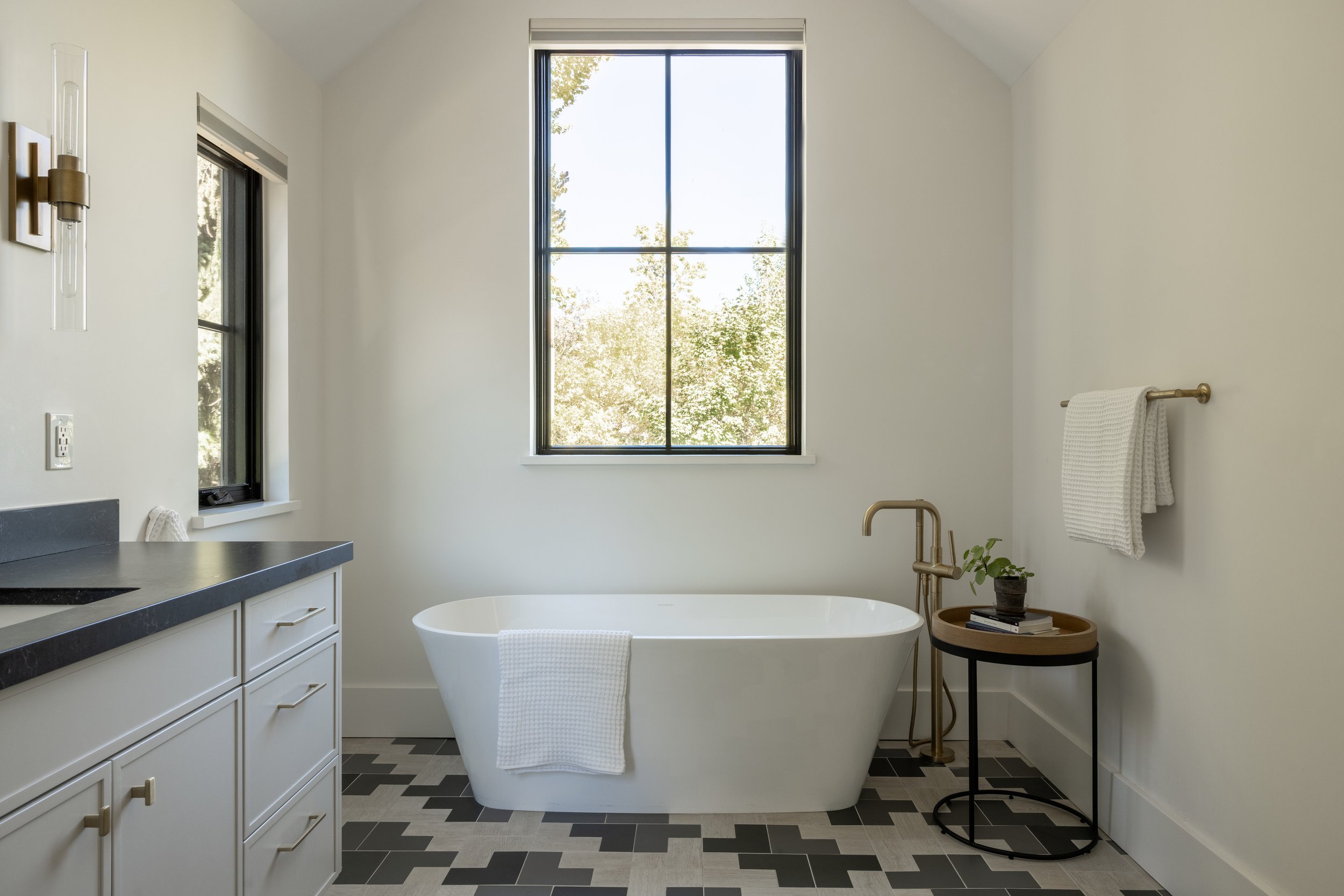 Bathroomtub1.jpg