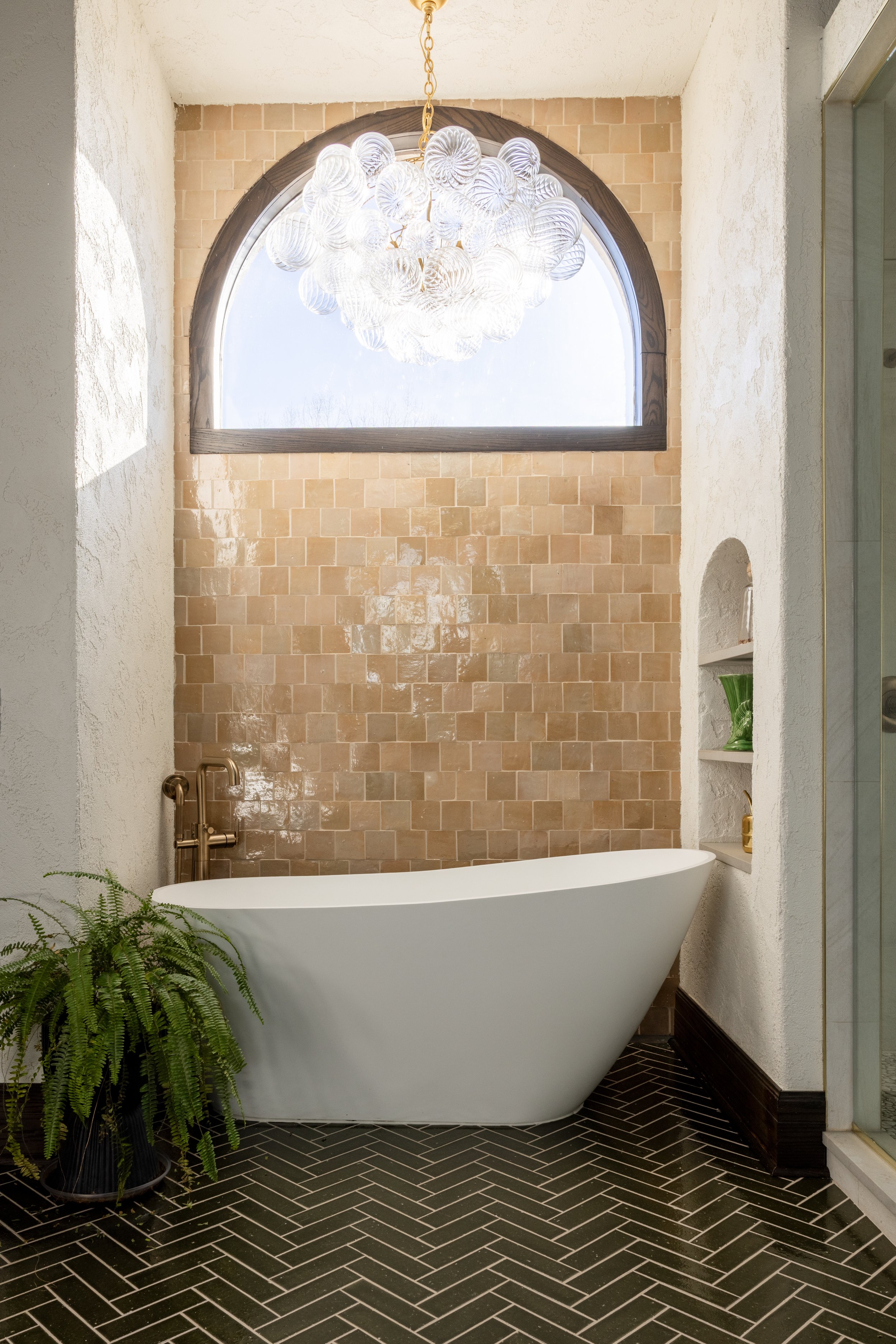 MasterBathroomTub1.jpg