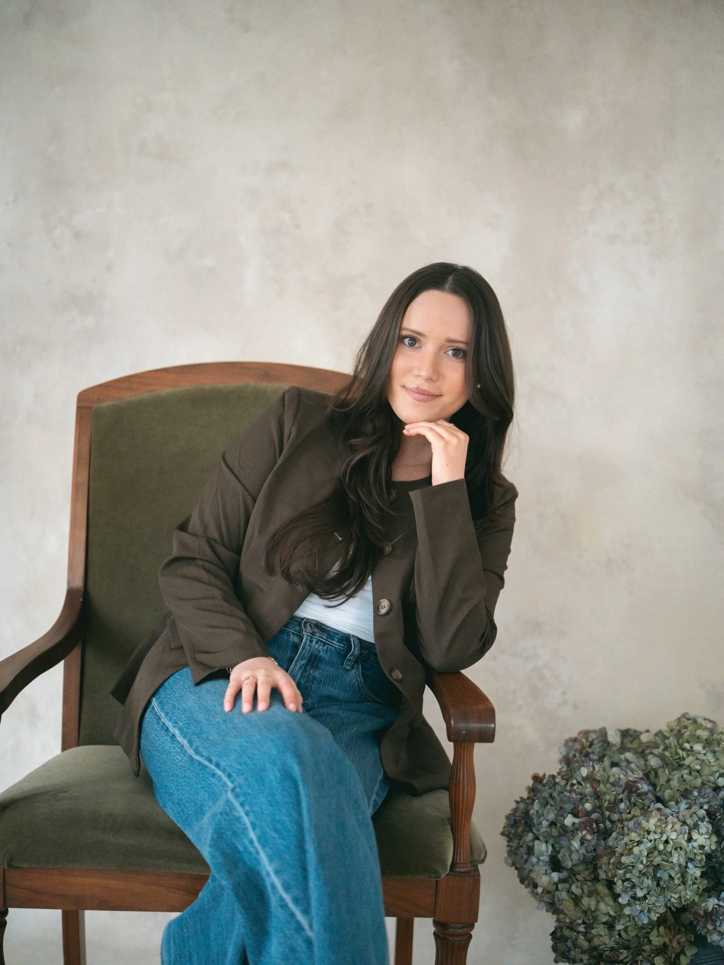 Hi, I&rsquo;m Sarah, the face behind Sarah Barkman Photo.
I&rsquo;ve been in the wedding industry for a few years and am so excited to step into photography.

I&rsquo;m a people person at heart, which is a big part of why I love what I do.
I&rsquo;m 