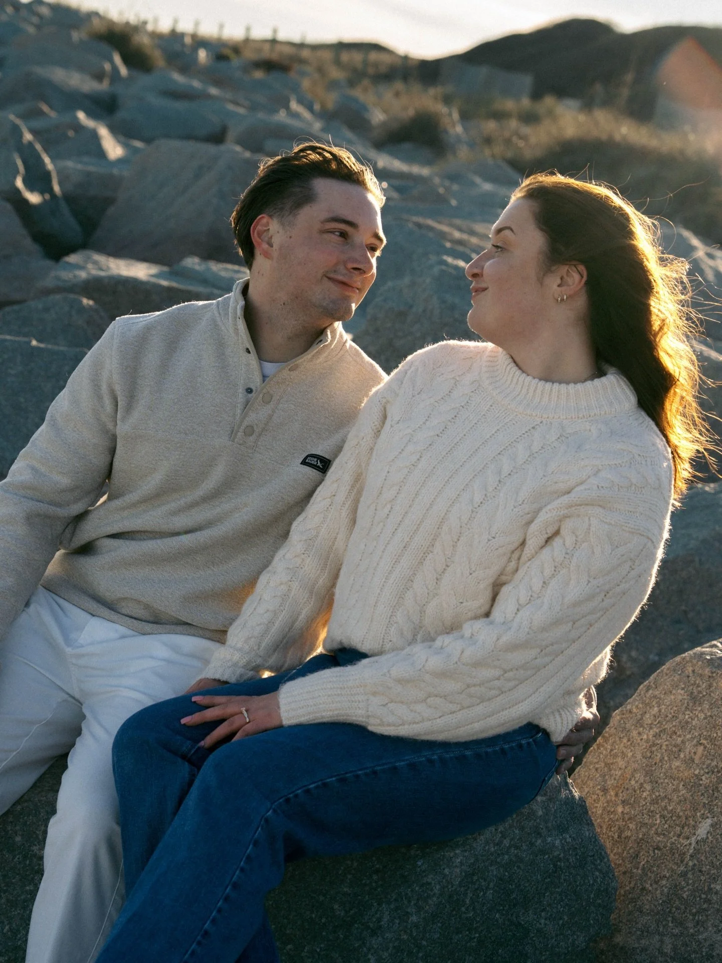 Kat and Jarrett&rsquo;s engagement session in North Carolina 🌊

We spent the day in Fort Fisher with crazy wind, a quiet beach, and the softest golden light.
