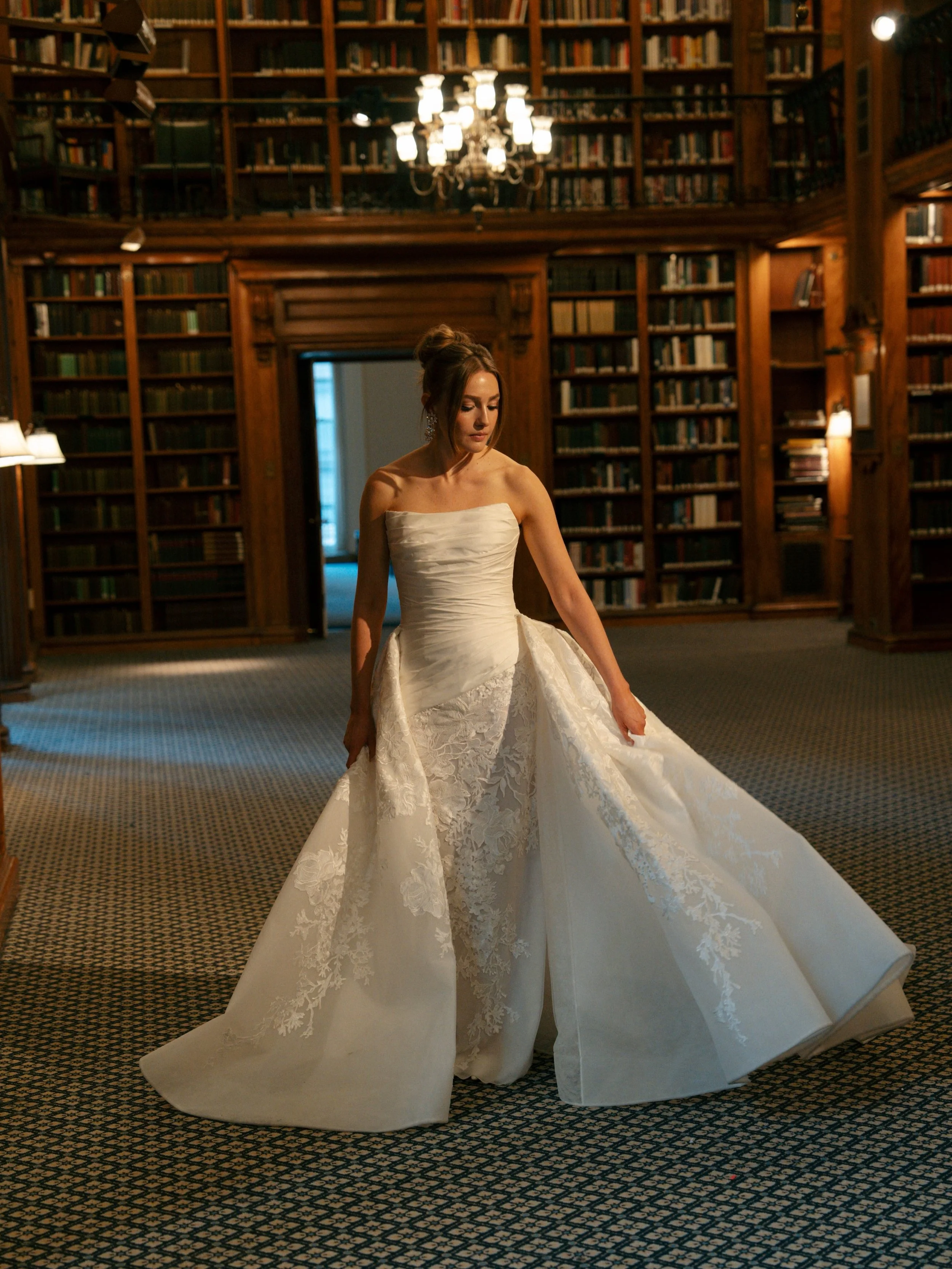 Some bridal looks deserve a little extra attention 
photographed for @leahstrozeskiphotography