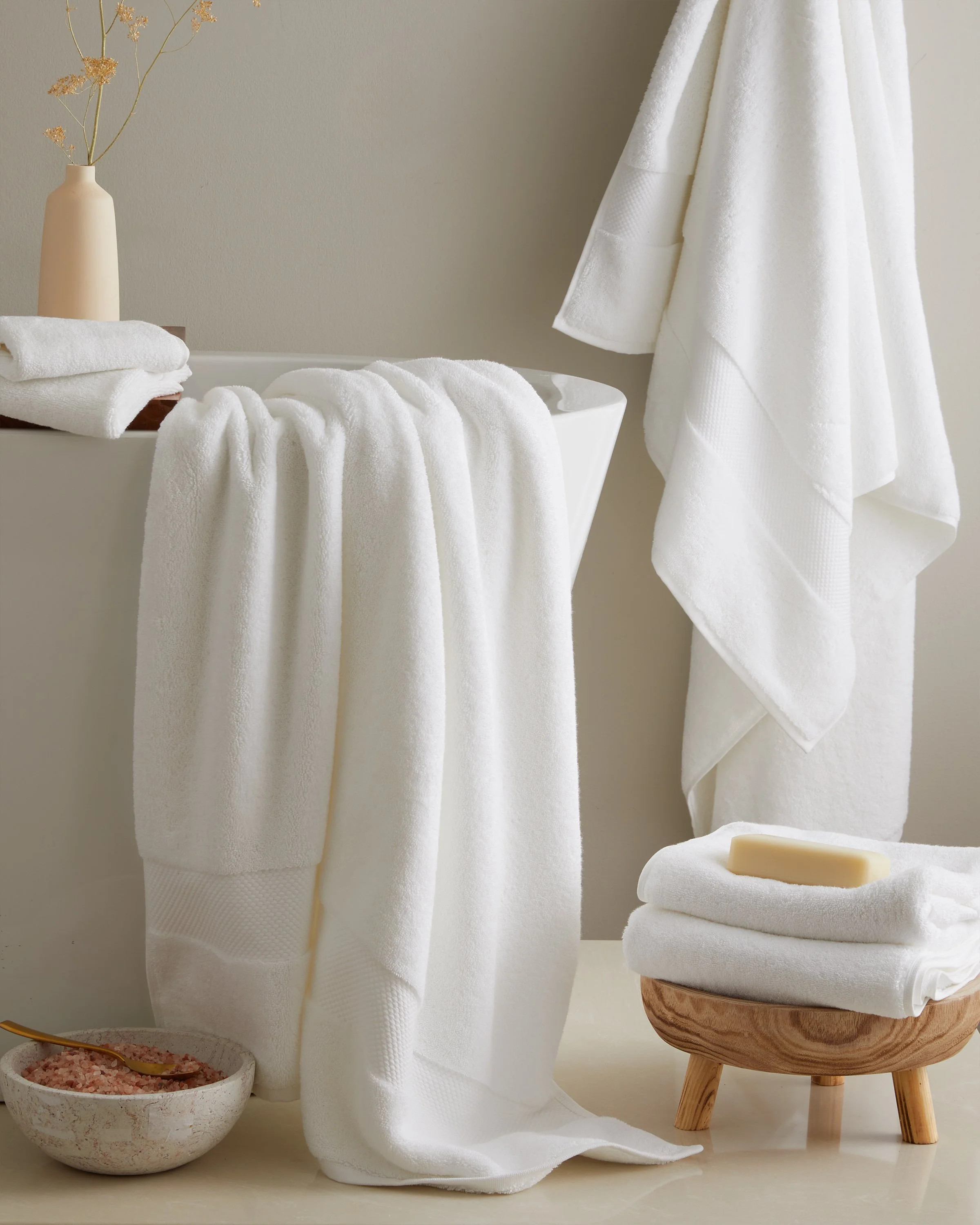 Towels_UltraLuxePlush_White_Bundle_2285.jpg