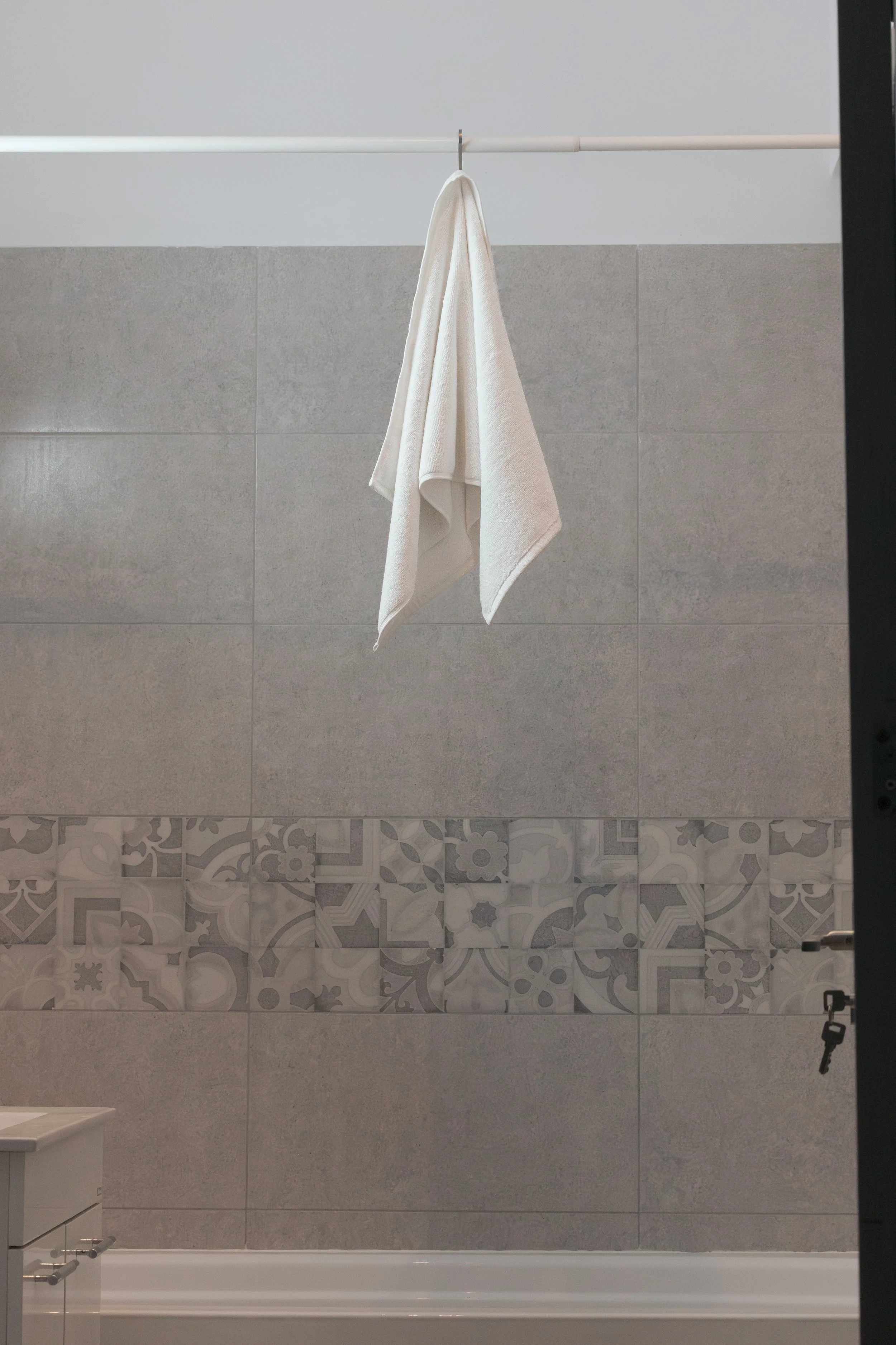 Hand Towel – 556 GSM | 100% Turkish Cotton (50 x 90 cm)