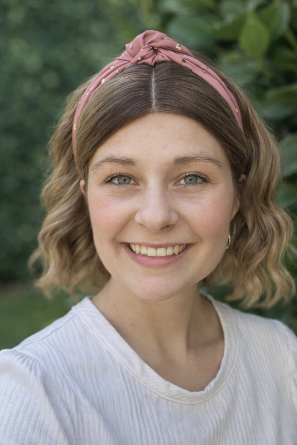 Lindsey Chatfield, LMHCA therapist in Washington offering online therapy for anxiety, stress, and life transitions