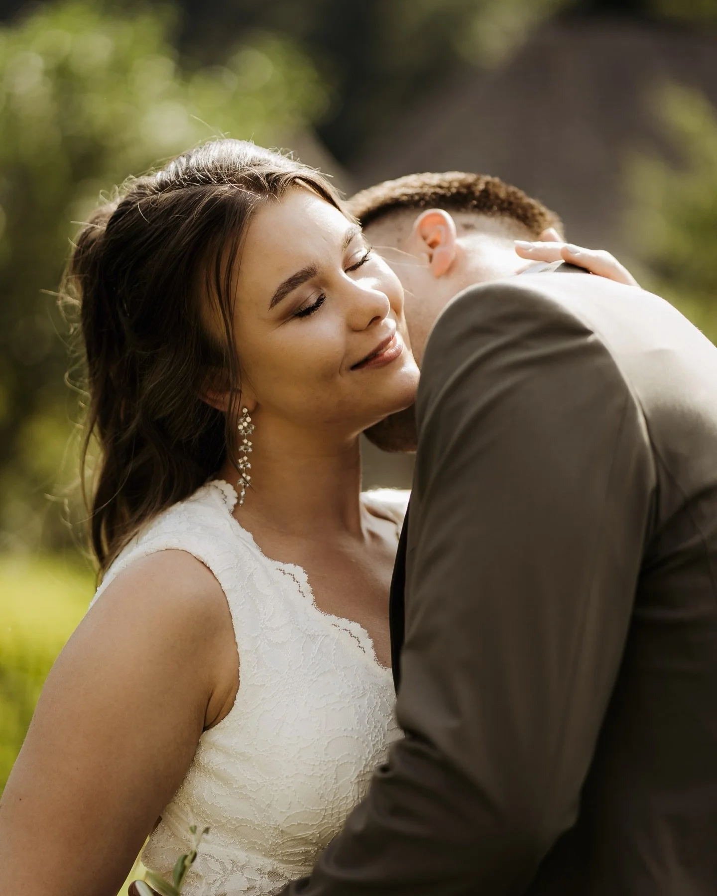 Paulina &amp; Jerome ❤️

Bald sieht es drau&szlig;en auch endlich mal wieder so aus wie bei dieser Hochzeit im Juli 😍
Freu mich schon richtig 🥰
Ich merke immer wieder wie oft ich es vergesse Bilder aus Shootings oder Hochzeiten zu posten. Gerade in