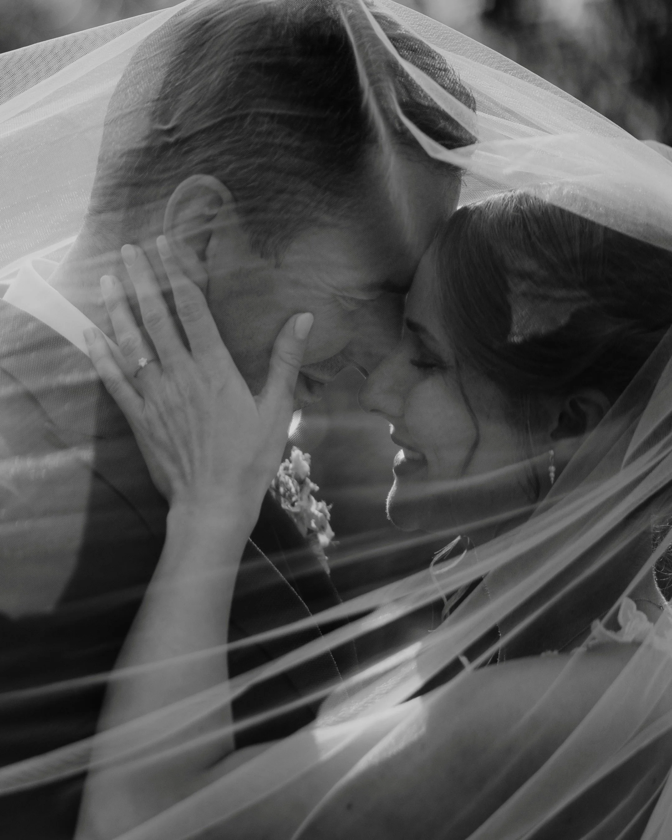 Corinna &amp; Boris ❤️

Mensch, was habe ich die beiden und einige ihrer G&auml;ste schon auf anderen Hochzeiten gesehen.
Es waren sogar ehemalige Hochzeitspaare von mir auf der Hochzeit, was echt mega sch&ouml;n war 🥰 Ich liebs ja, immer wieder bek