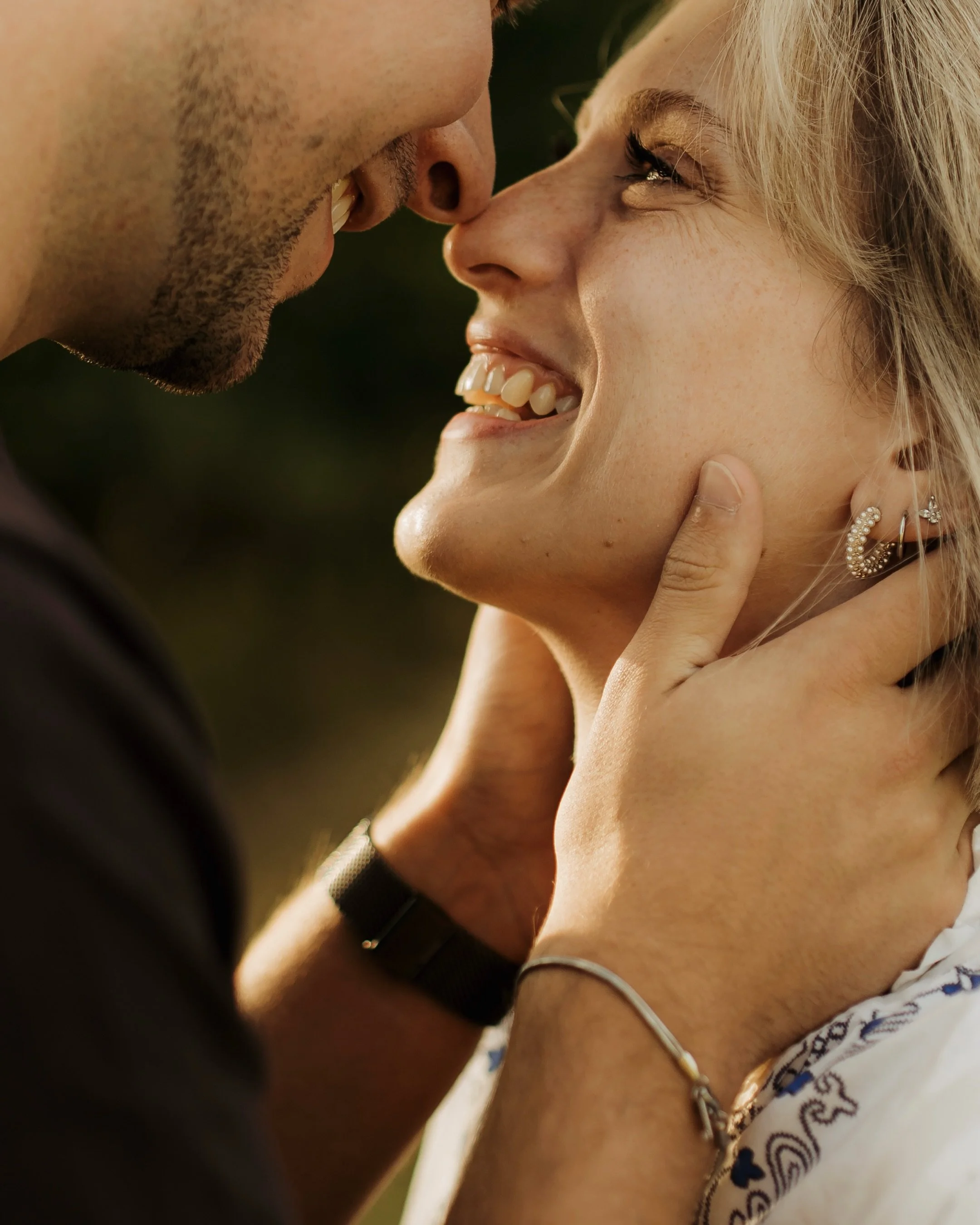 Amelie und Julius - Die real life high school sweethearts ✨
Wirklich eine Liebesgeschichte wie in einer romantischen Netflix Serie. Die beiden sind seit der Schule zusammen und waren mit mir im selben Jahrgang, weswegen mich das Shooting und die bald