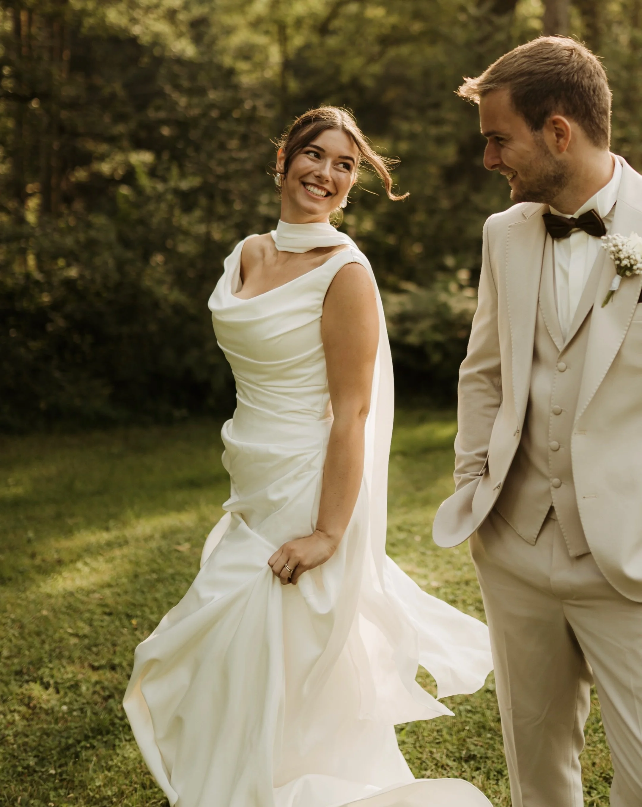 Samira &amp; Luca - it was enchanting to meet you ✨

Wow, diese Hochzeit. Mal abgesehen davon, dass sich Dekothema mit Gold und Gr&uuml;n durch den gesamten Tag gezogen hat und es nicht besser zu meinem Fotografiestil passen k&ouml;nnte, war der Tag 
