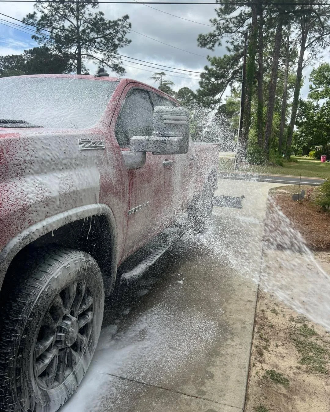 Exterior wash + hand wax = protection AND shine. Book yours now 📲
www.shinenshadeautospa.com
.
.
.
.
.
.
.
#shinenshadeautospa #shine #red #truck #foam