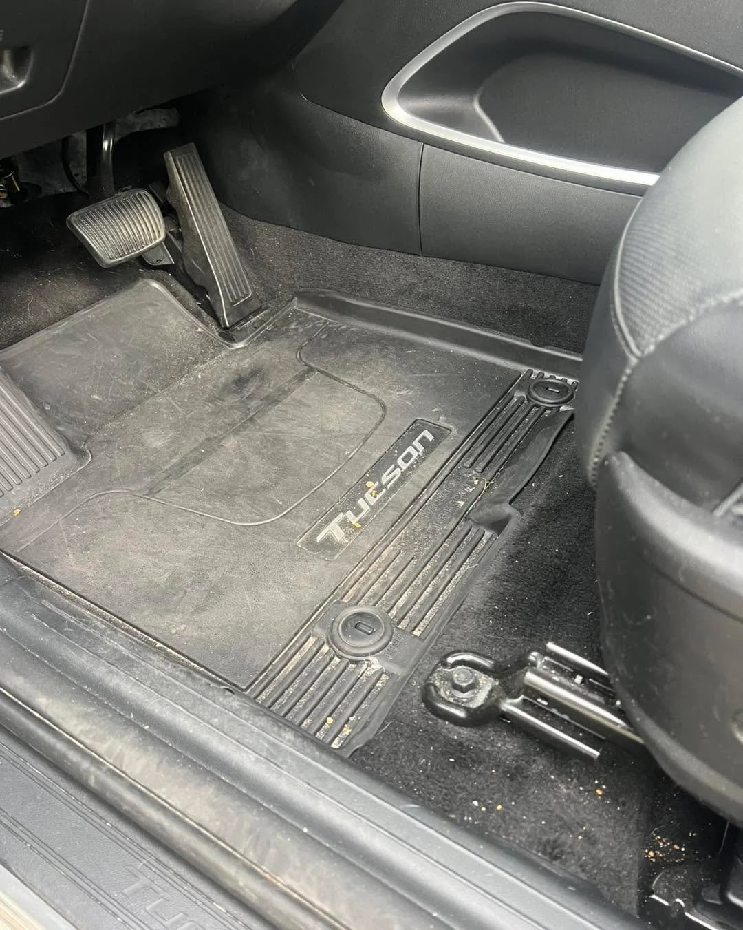 Some things in life are non-negotiable. A spotless interior is one of them.💎
.
.
We won&rsquo;t ask what happened before. We just fix it right at your door step!🏡
.
.
Book your appointment today!📅
.
🌐www.shinenshadeautospa.com🌐
.
. 
.
.
.
.
.
.
