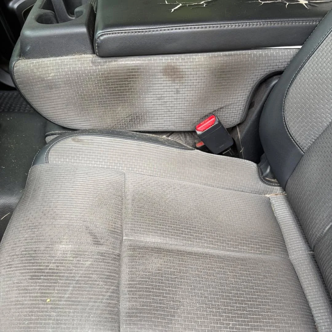Don&rsquo;t you hate staining your clothes every time you sit in your car?👕🫟
We can fix that!💎
Book Online Today!
www.shinenshadeautospa.com
.
.
.
.
.
#interior #detail #adel #clean #meme