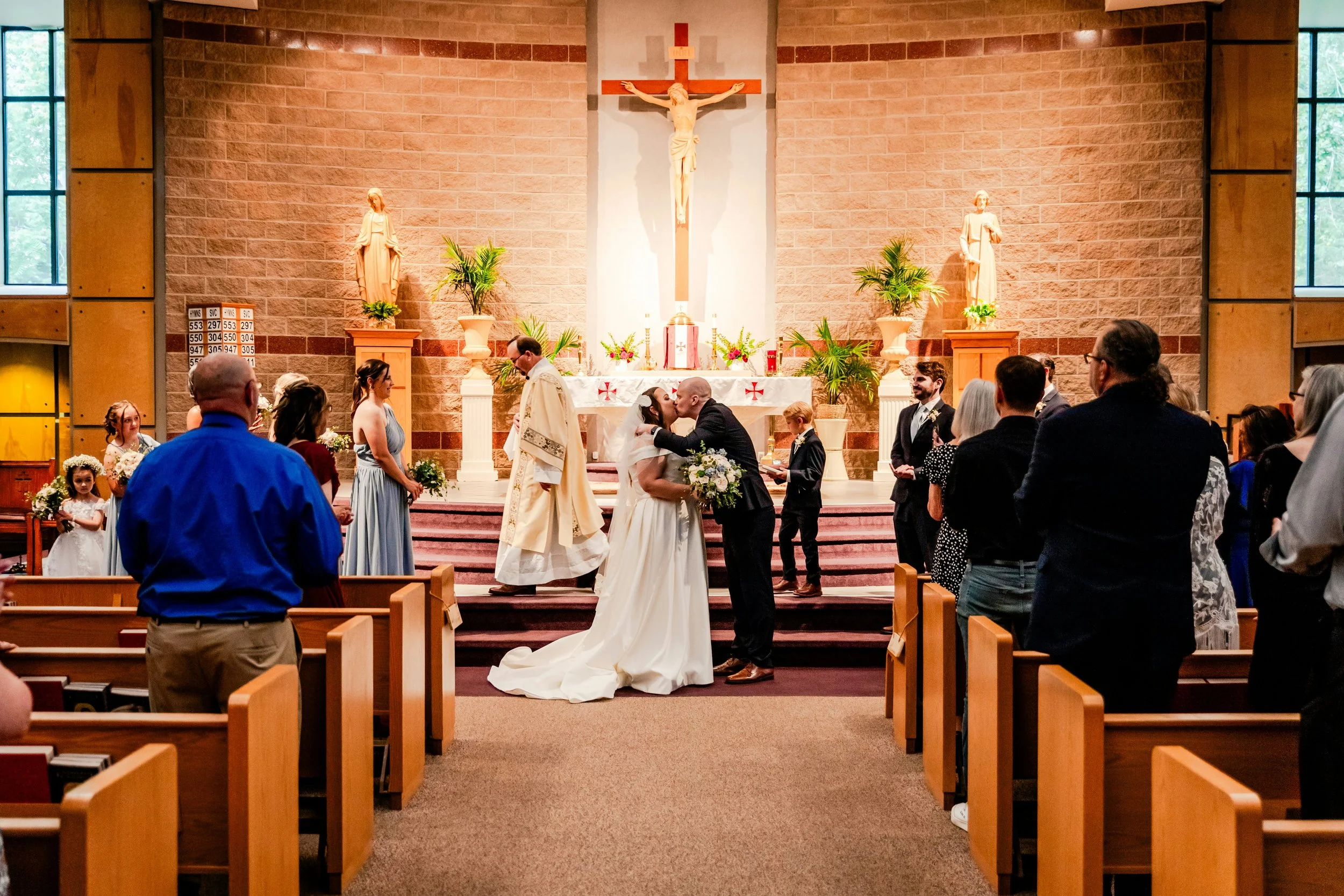 What Should I Pay the Pastor for My Wedding?