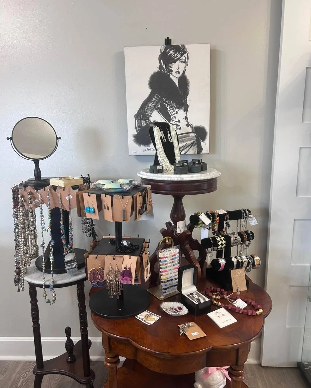 🛍️ SATURDAY THRIFTING, ANYONE? 🛍️
Your Saturday plans just found themselves. 😉
Come treasure hunt, bargain shop, and see what fabulous &ldquo;I definitely need this&rdquo; finds are waiting for you!
✨ New-to-you treasures
💰 Prices you&rsquo;ll lo