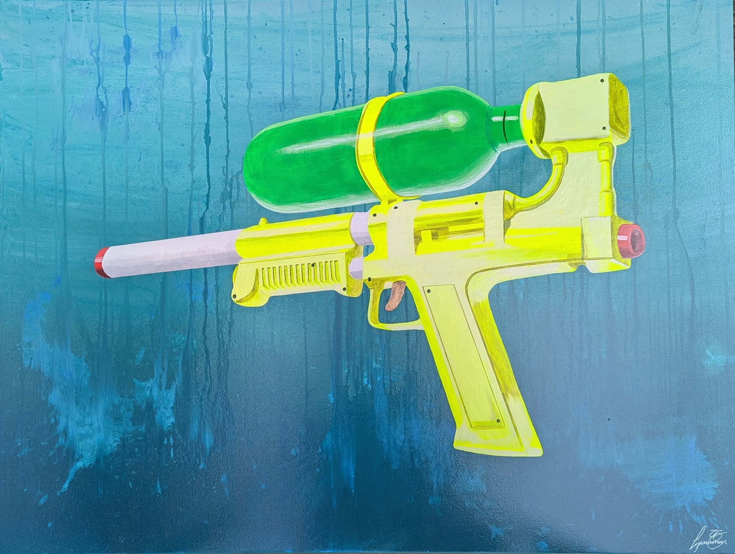 Gemaltes Bild eines Wasserpistolenmodells mit grüner Wasserflasche, gelbem Griff und weißen Düse gegen einen blauen Hintergrund