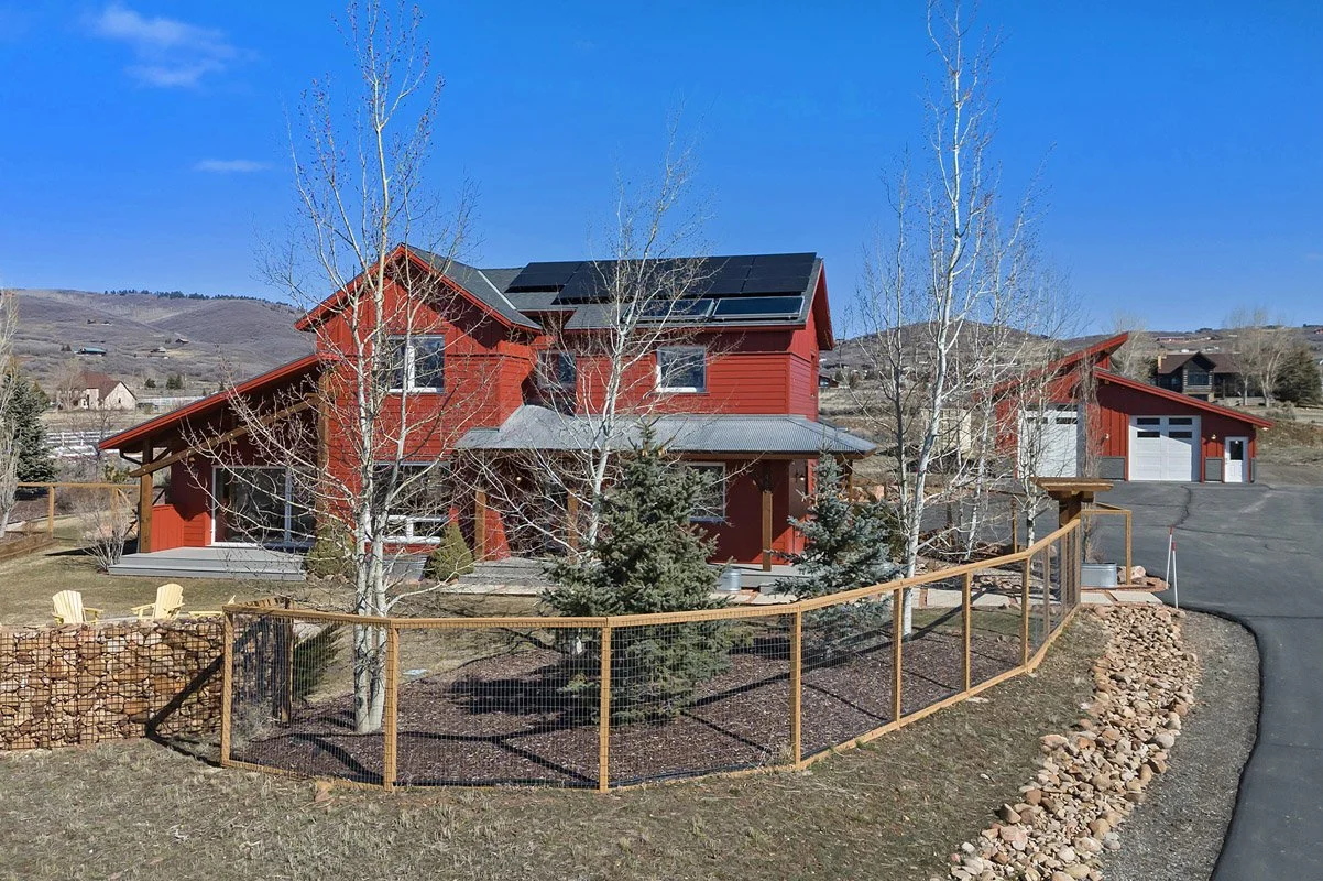 3 469MapleDr-001.jpg