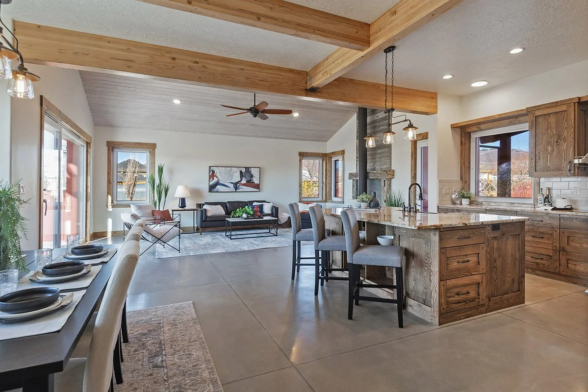 10 469MapleDr-011.jpg