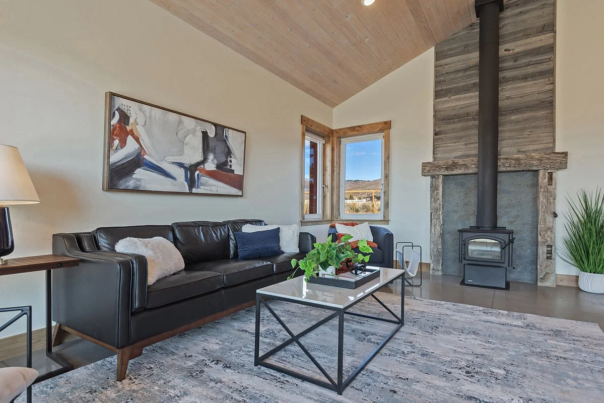 7 469MapleDr-013.jpg