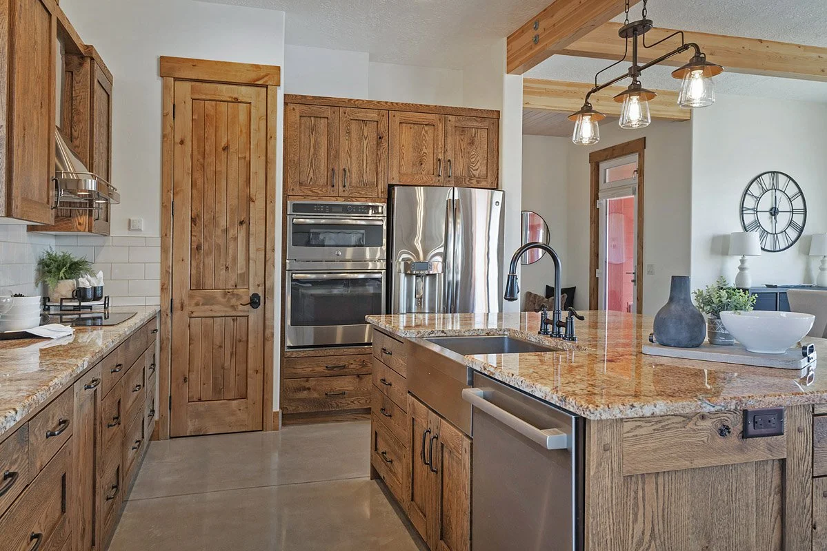 16 469MapleDr-024.jpg