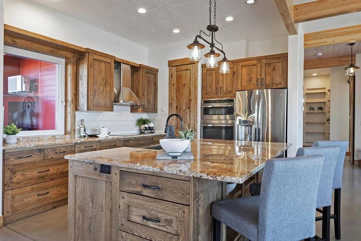 13 469MapleDr-021.jpg