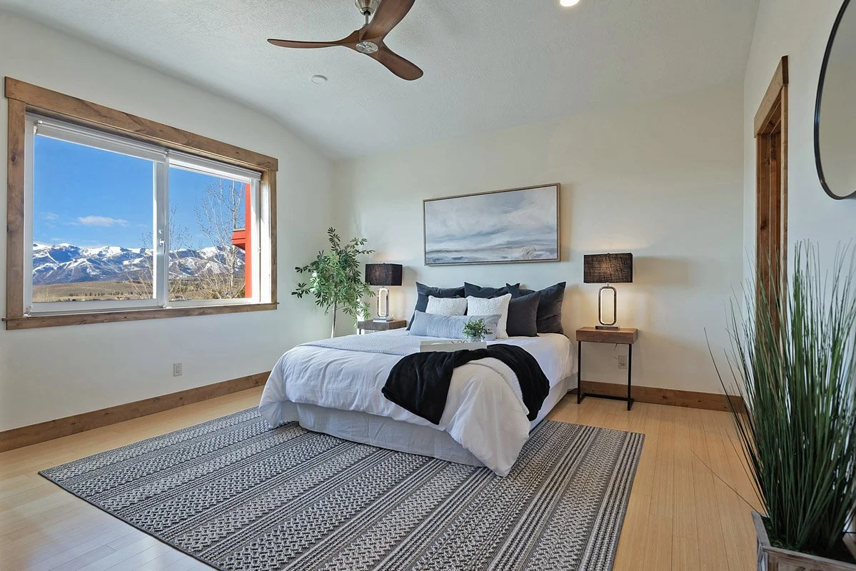 22 469MapleDr-032.jpg