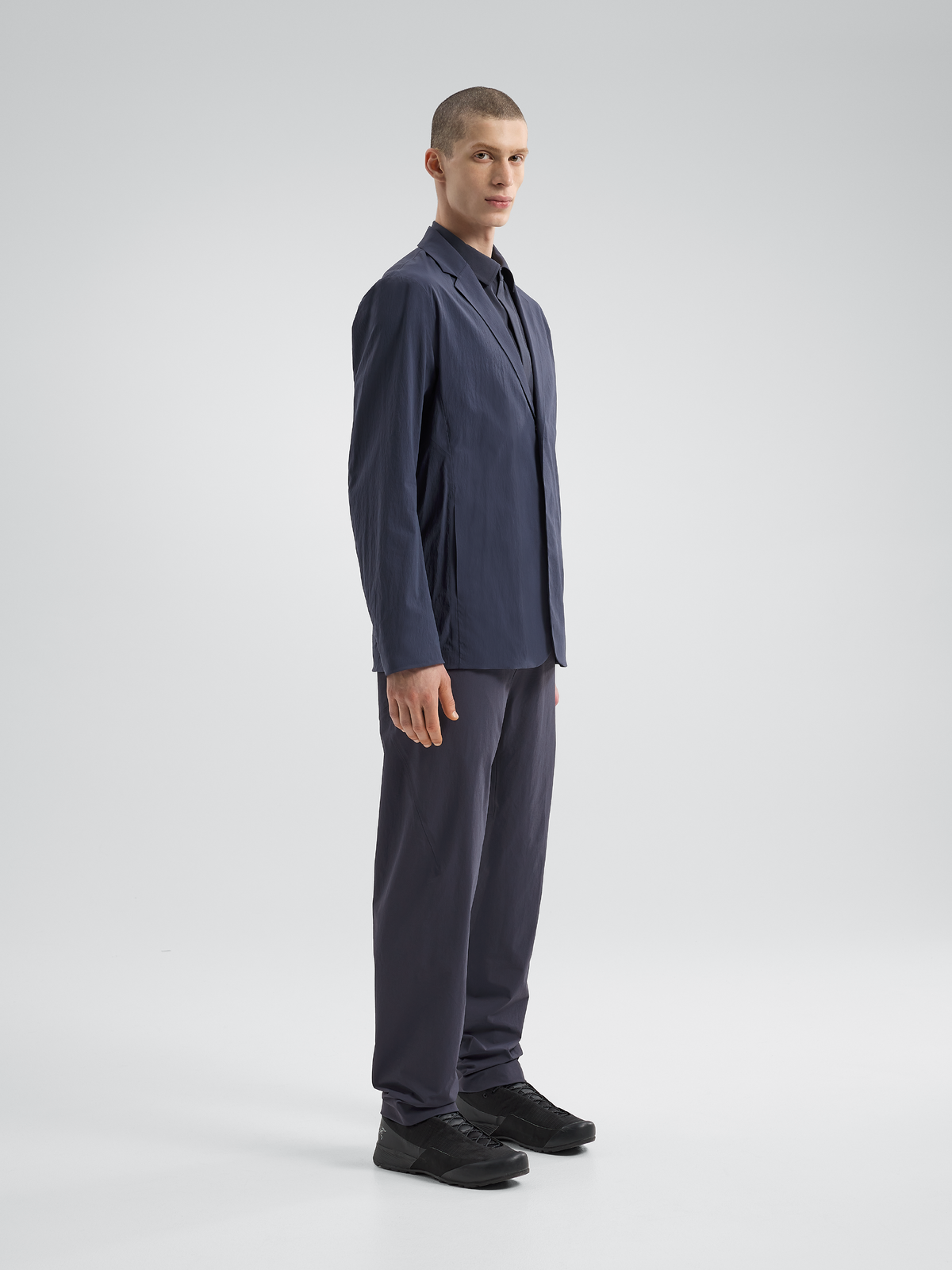 SS24_X000007656_001280_Blazer LT_Black Sapphire_Men_M_3-4-Front-View.png