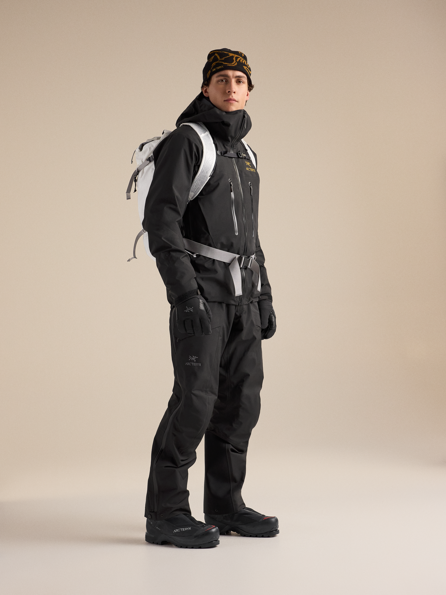 F26_X000009899_001929_Alpha SV Jacket_24K Black_Men_M_Hover_Lowres.png