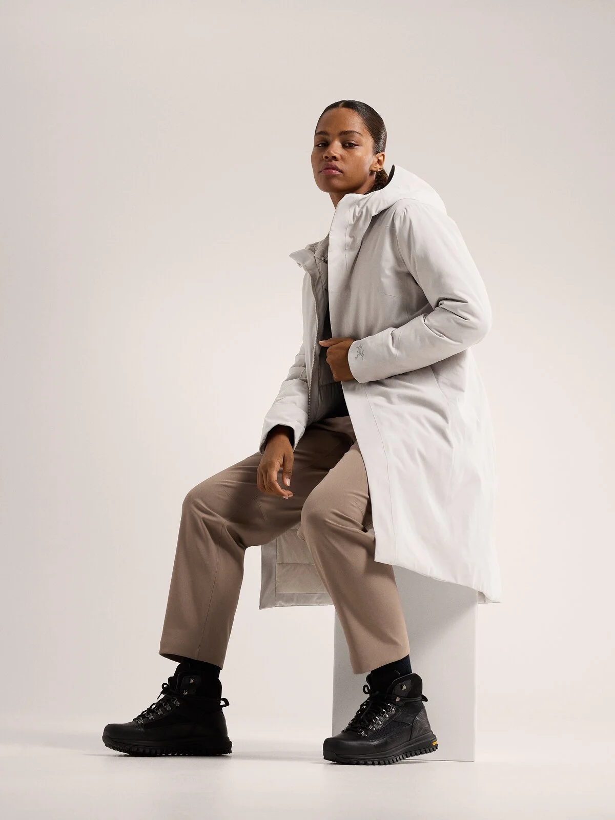 FW23_X000006443_020440_Patera Parka_Warm Stone_Women_S_Full-Body.jpg