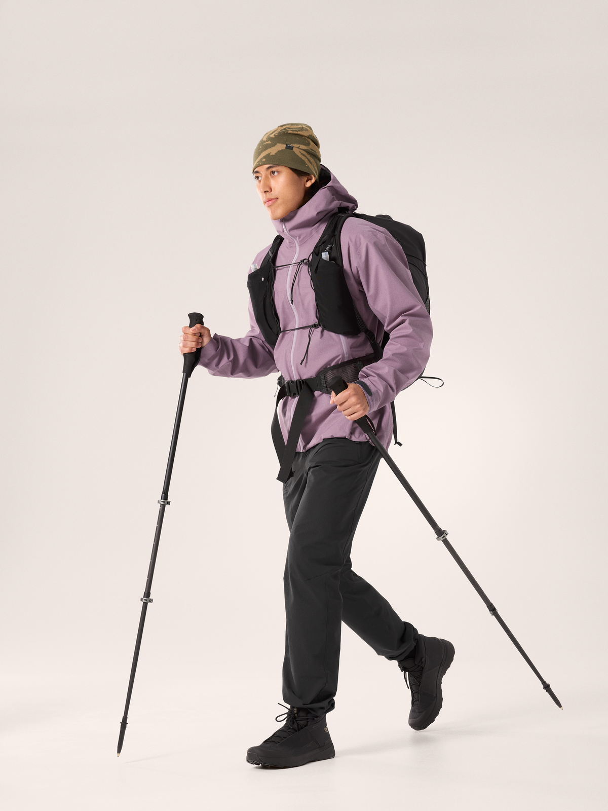 F24_X000007726_021321_Beta Jacket_Interstellar_Men_M_Full-Body_Lowres.png