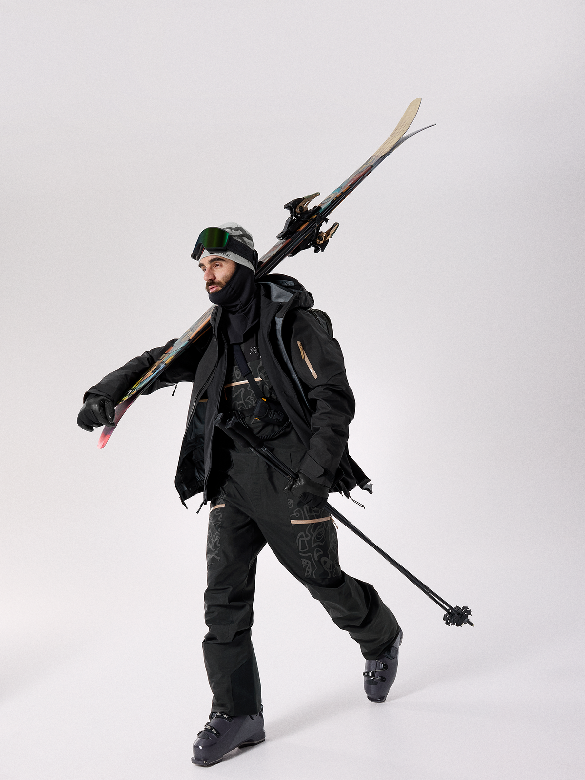 F25_X000009952_022565_Sabre Bib Pant_Nightfall - Print_Men_MR_Full-Body_Lowres.png
