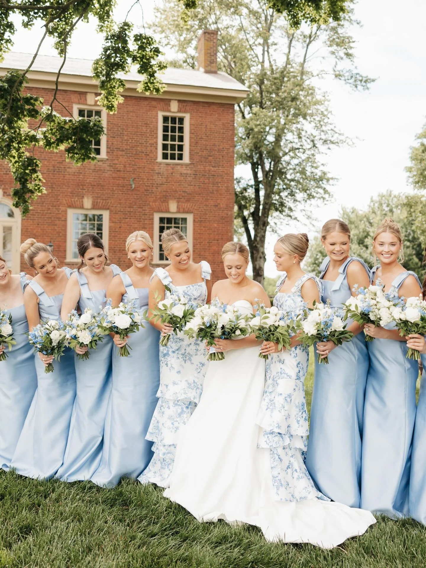 hellooo first day of spring 🥹🌷 giving me the perfect reason to reminisce on this stunning tented wedding day. I mean, you can&rsquo;t get much prettier than this!