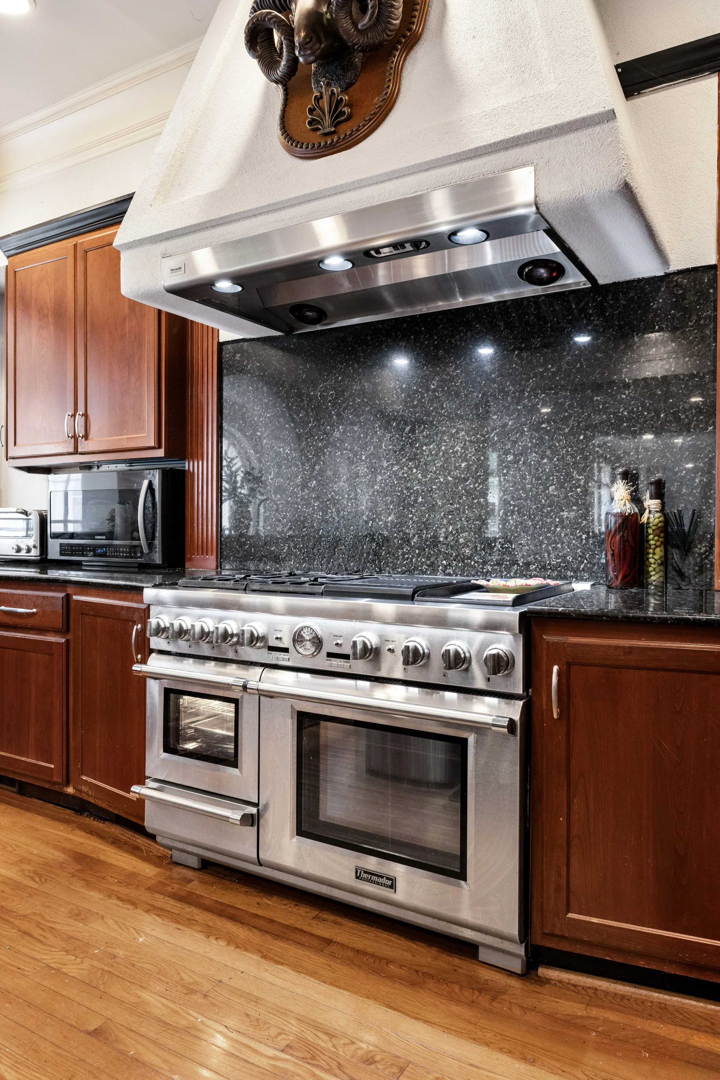 kitchen_2.jpg