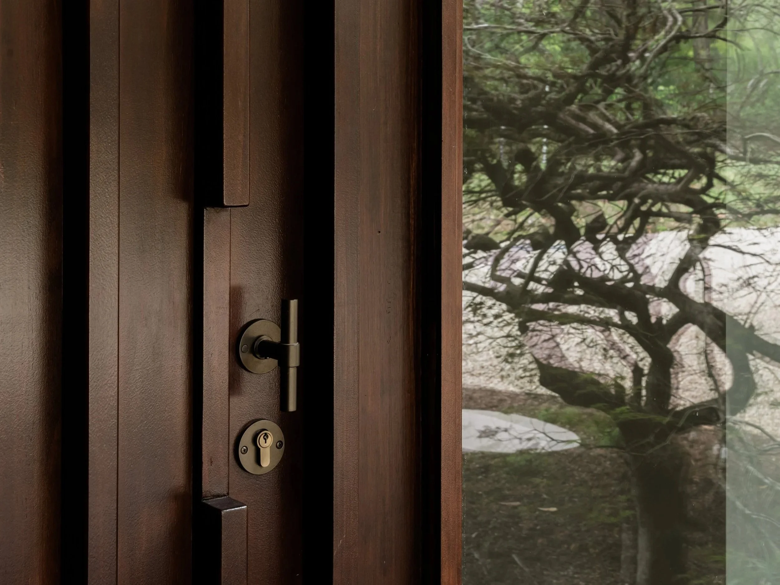 Timber door detail in a Southern Highlands home by Baltimore Constructions
