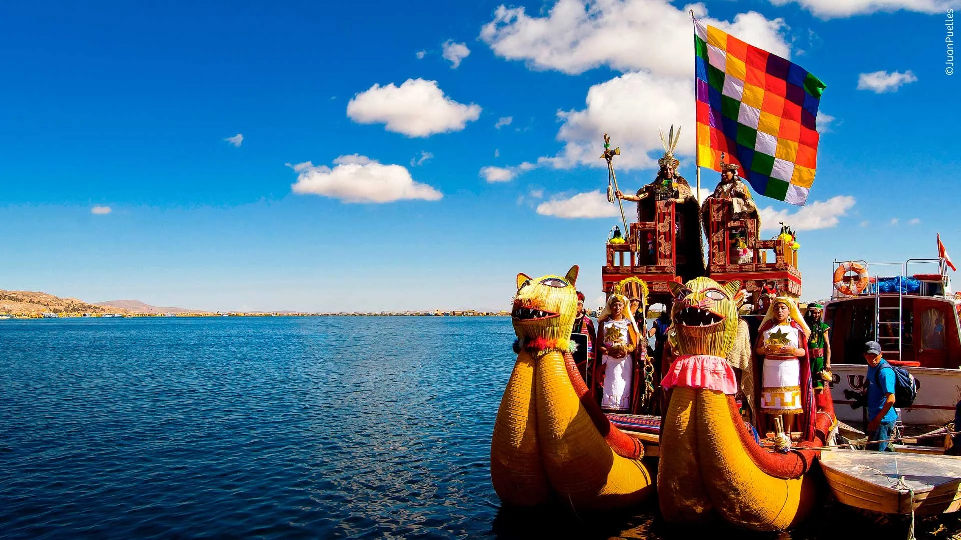 representacion-de-manco-capac-y-mama-ocllo-en-el-lago-titicaca-desktop.jpg