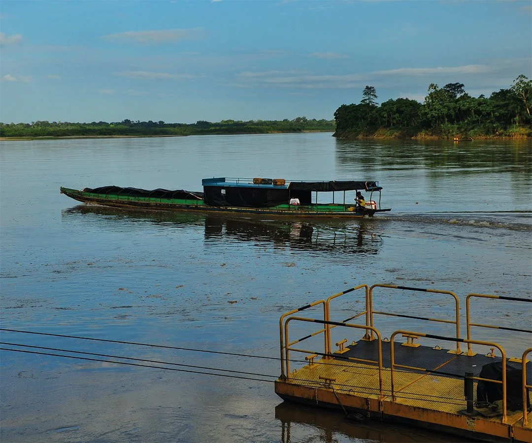barco-navegando-guaviare.jpg