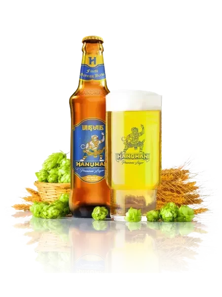 ビールの瓶とグラスに入ったビール、ホップと麦の穂が周囲に配置されている画像