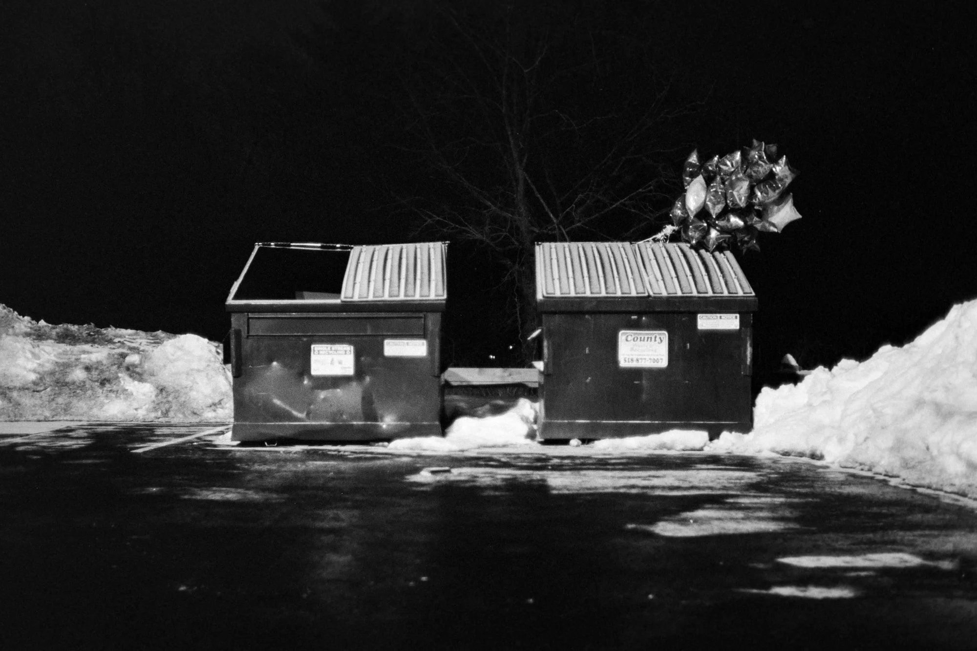 Nikon F3, Nikkor AI-S 35mm f/1.4 
Kodak Tri-X 400