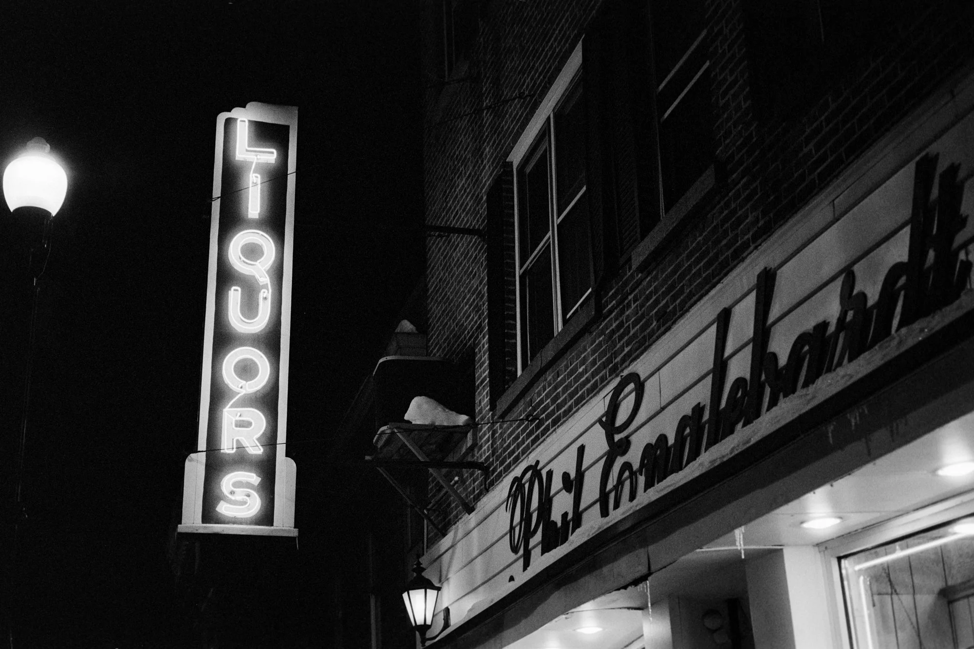 Leica M6, 50mm f/2 Summicron ASPH
Kodak Tri-X 400