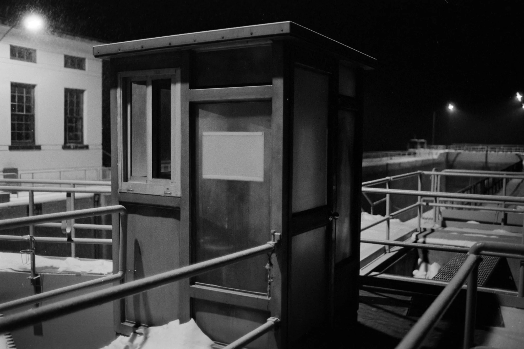 Nikon F3, Nikkor AI-S 35mm f/1.4 
Kodak Tri-X 400